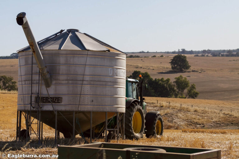 Harvesting silo and tractor